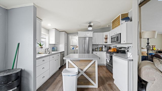 201 N 69th Ave, West Richland, WA 99353