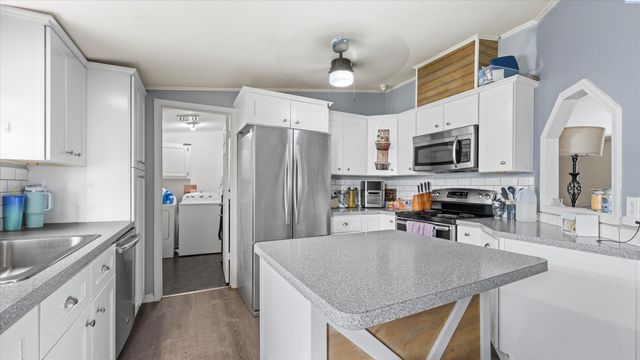 201 N 69th Ave, West Richland, WA 99353