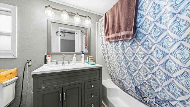 201 N 69th Ave, West Richland, WA 99353