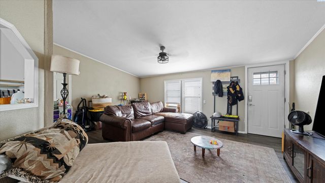 201 N 69th Ave, West Richland, WA 99353