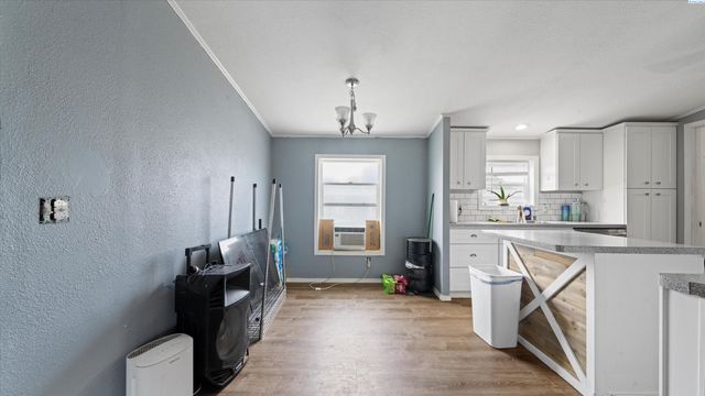 201 N 69th Ave, West Richland, WA 99353