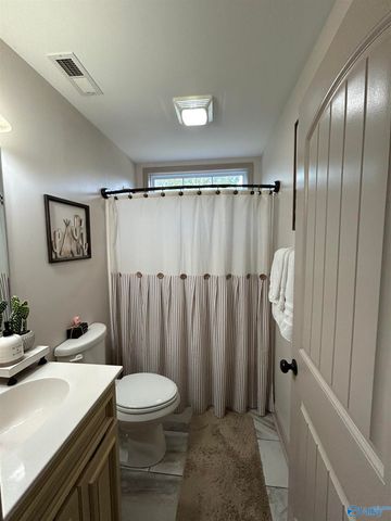 15546 Curtis Lane, Athens, AL 35611