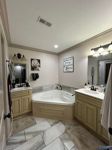 15546 Curtis Lane, Athens, AL 35611