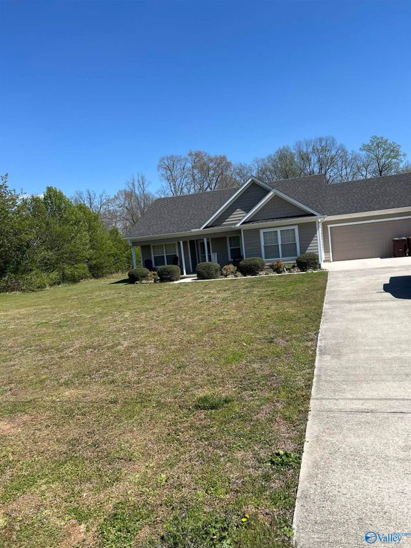 15546 Curtis Lane, Athens, AL 35611