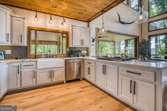 245 Mountain Retreat Drive, Morganton, GA 30560