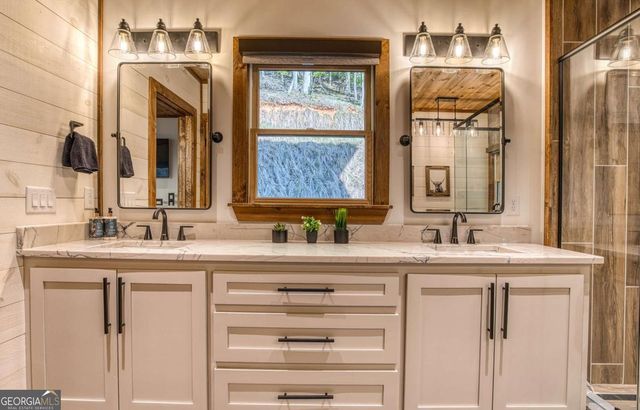 245 Mountain Retreat Drive, Morganton, GA 30560