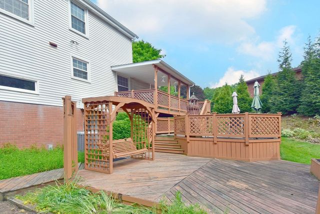 1893 Stage Dr., Mccandless, PA 15101