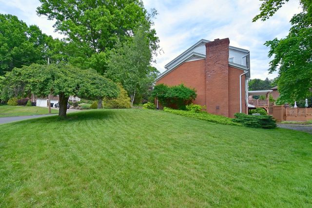 1893 Stage Dr., Mccandless, PA 15101