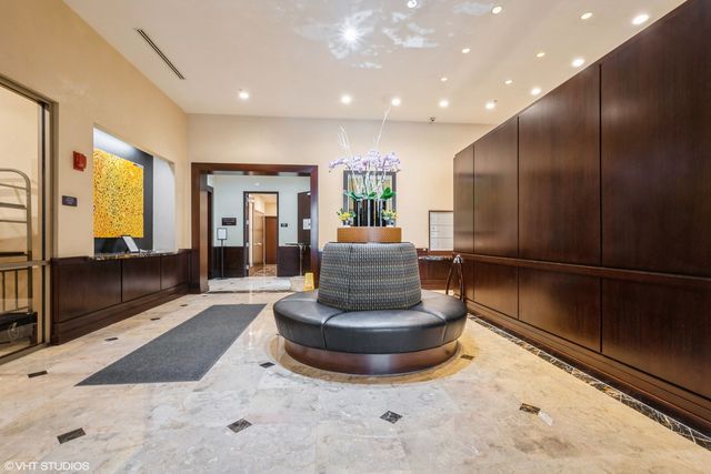 807 Davis Street 311, Evanston, IL 60201