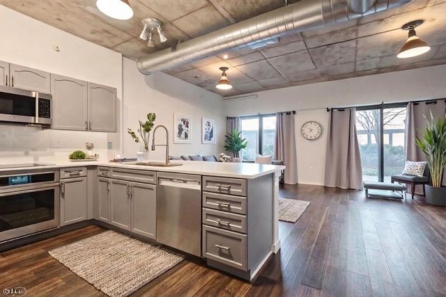 807 Davis Street 311, Evanston, IL 60201