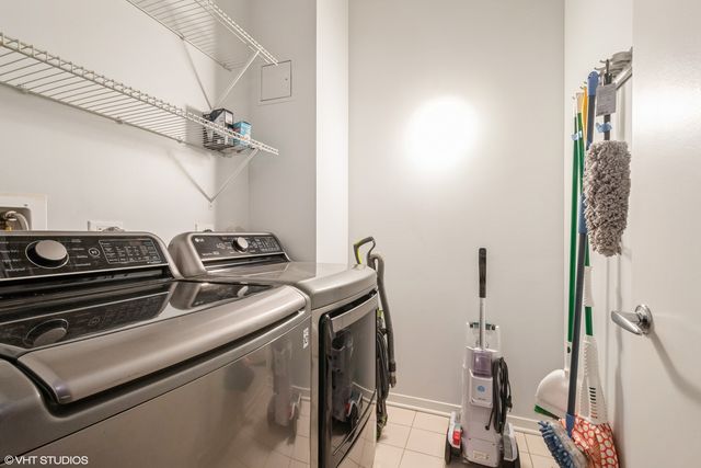 807 Davis Street 311, Evanston, IL 60201