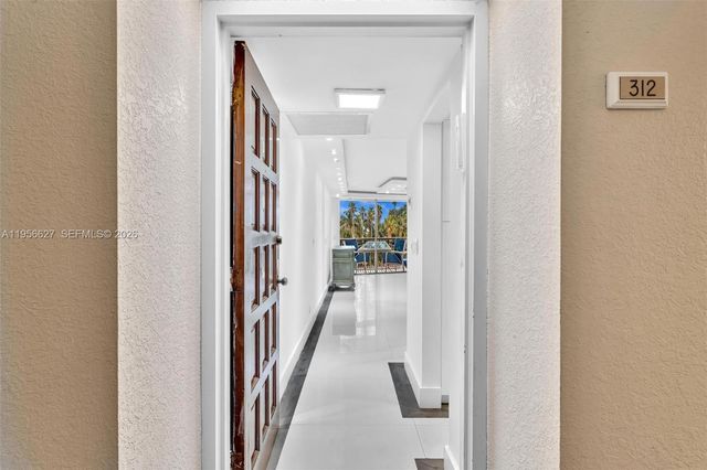 3800 N Hills Drive 312, Hollywood, FL 33021