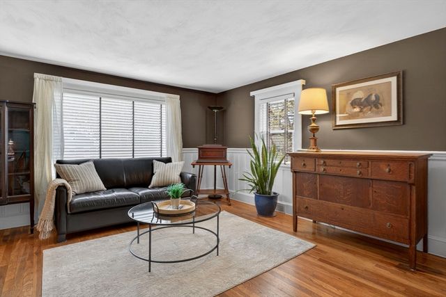 58 School St, Groveland, MA 01834