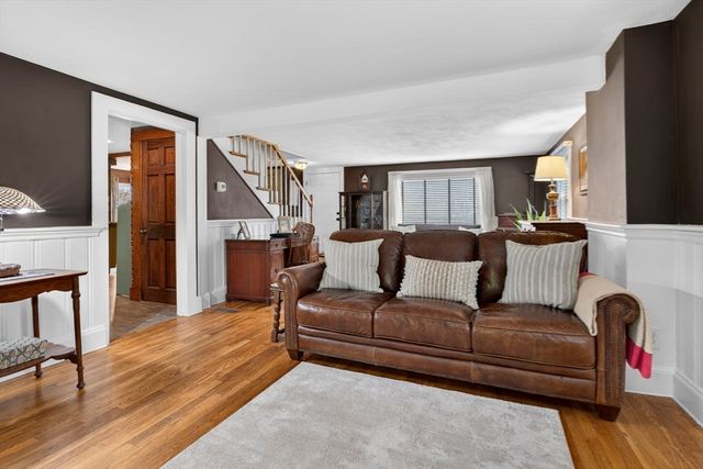 58 School St, Groveland, MA 01834
