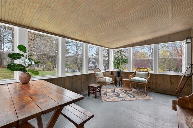58 School St, Groveland, MA 01834
