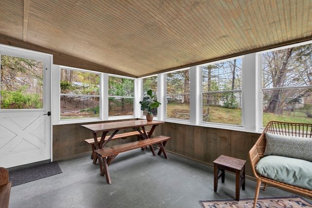 58 School St, Groveland, MA 01834