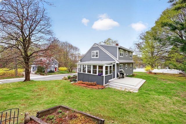58 School St, Groveland, MA 01834
