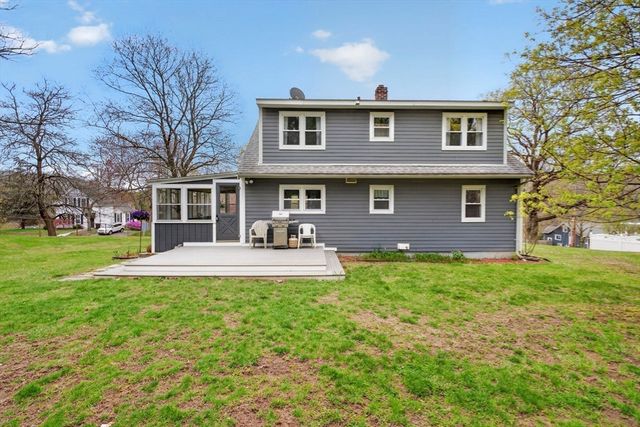 58 School St, Groveland, MA 01834