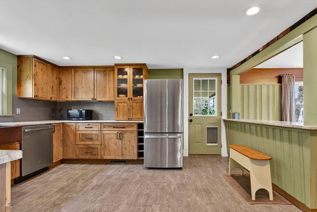 58 School St, Groveland, MA 01834
