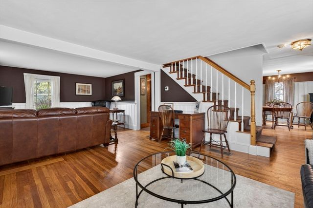 58 School St, Groveland, MA 01834