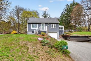 58 School St, Groveland, MA 01834