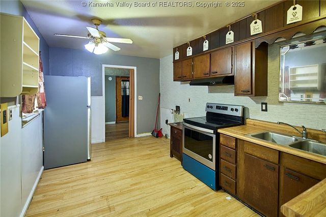 1337 Mountain Drive, South Charleston, WV 25303