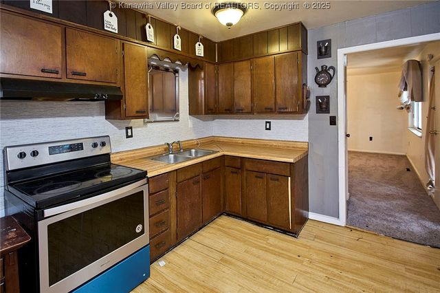 1337 Mountain Drive, South Charleston, WV 25303