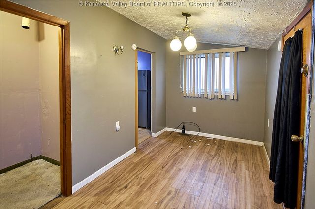 1337 Mountain Drive, South Charleston, WV 25303