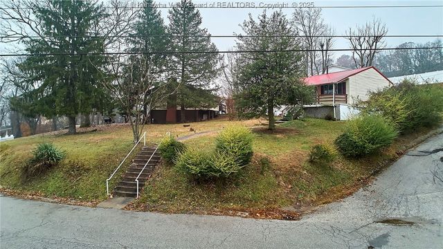 1337 Mountain Drive, South Charleston, WV 25303