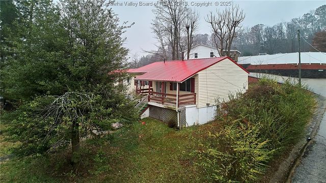 1337 Mountain Drive, South Charleston, WV 25303