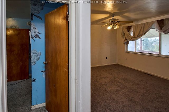 1337 Mountain Drive, South Charleston, WV 25303