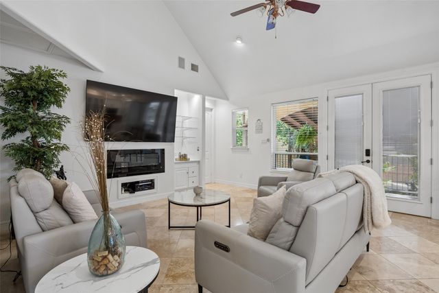 8525 Briarwood Lane, Dallas, TX 75209