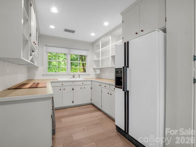 7 Hearthstone Lane, Landrum, SC 29356
