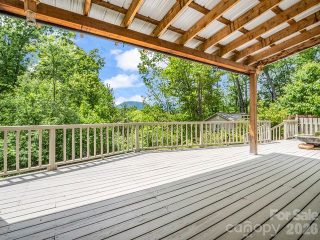 7 Hearthstone Lane, Landrum, SC 29356