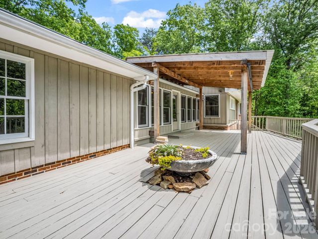 7 Hearthstone Lane, Landrum, SC 29356