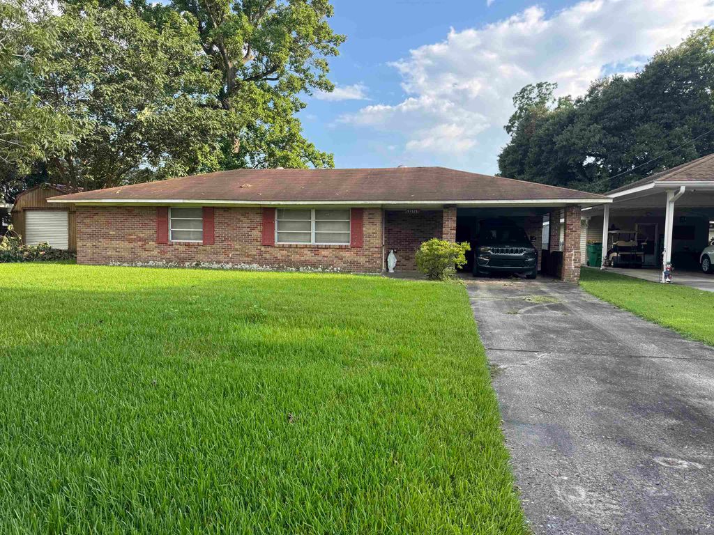 57925 Joseph St, Plaquemine, LA 70764