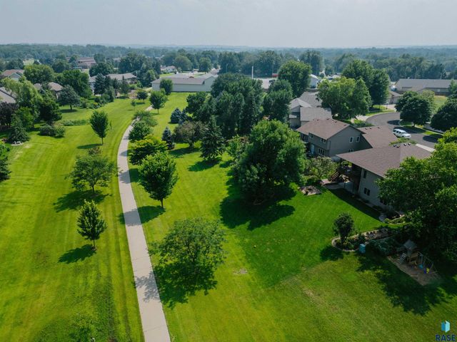 216 E Tabor Ct Court, Brandon, SD 57005