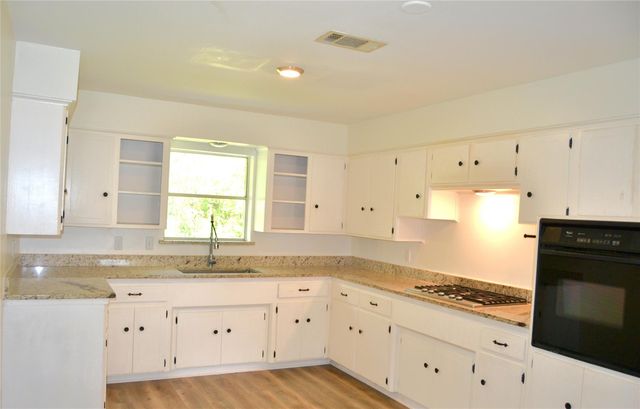 101 Summit Drive, Conroe, TX 77303