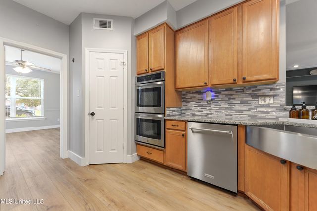 55 Lakeview Drive, Ocean Springs, MS 39564