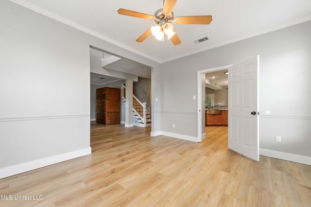 55 Lakeview Drive, Ocean Springs, MS 39564