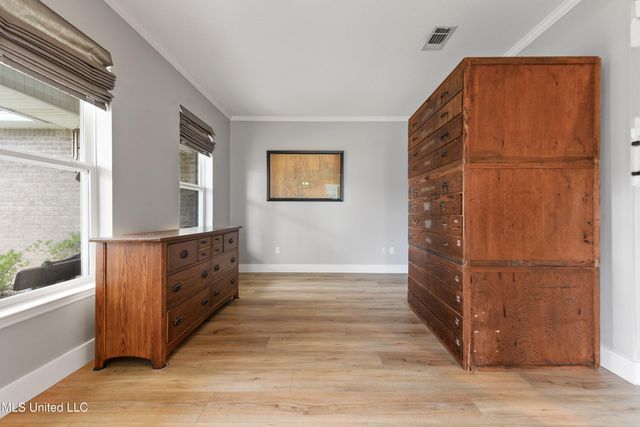 55 Lakeview Drive, Ocean Springs, MS 39564