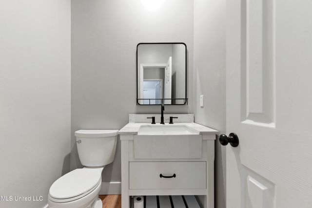 55 Lakeview Drive, Ocean Springs, MS 39564