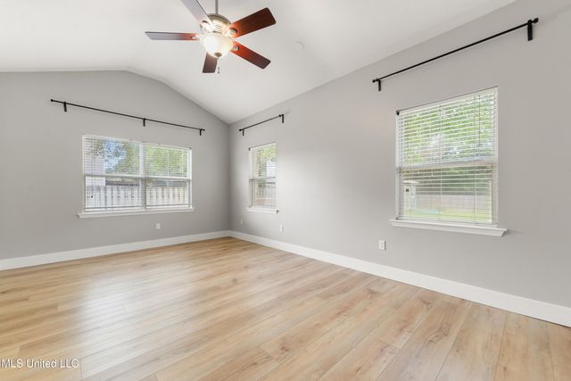 55 Lakeview Drive, Ocean Springs, MS 39564