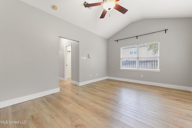 55 Lakeview Drive, Ocean Springs, MS 39564