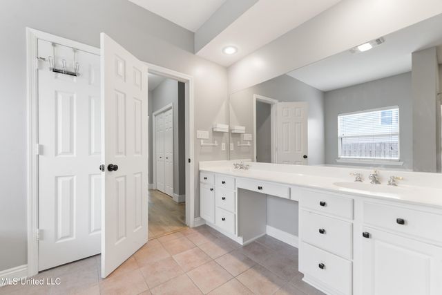 55 Lakeview Drive, Ocean Springs, MS 39564