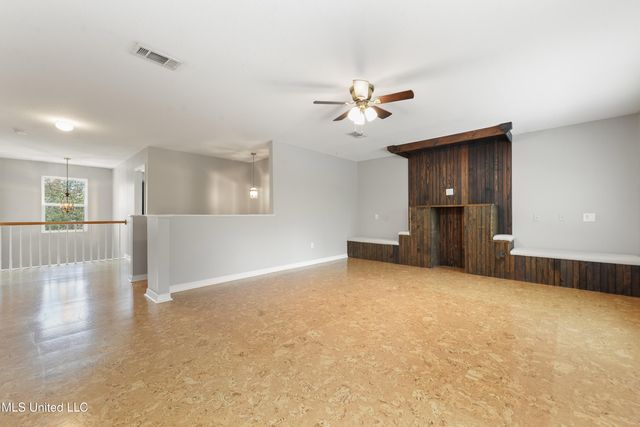 55 Lakeview Drive, Ocean Springs, MS 39564