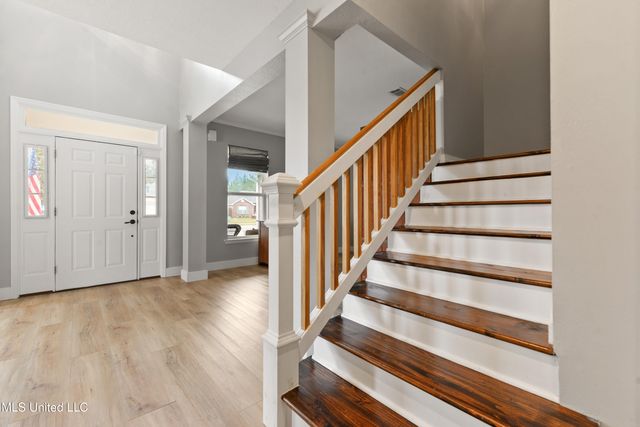 55 Lakeview Drive, Ocean Springs, MS 39564