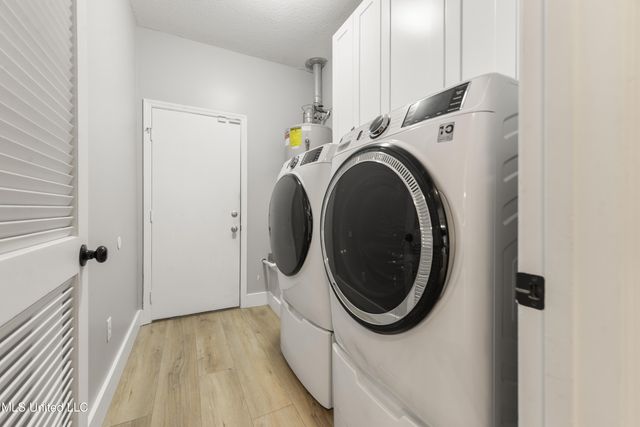 55 Lakeview Drive, Ocean Springs, MS 39564