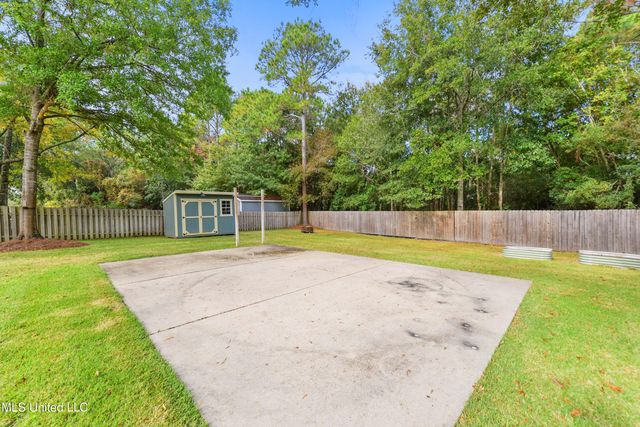 55 Lakeview Drive, Ocean Springs, MS 39564