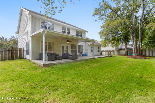 55 Lakeview Drive, Ocean Springs, MS 39564